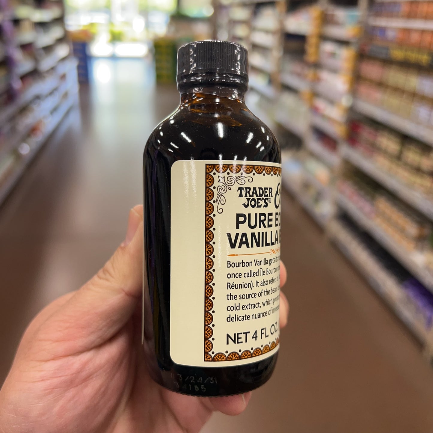 Trader Joe's Organic Pure Bourbon Vanilla Extract USDA Organic 4 fl oz (118mL)