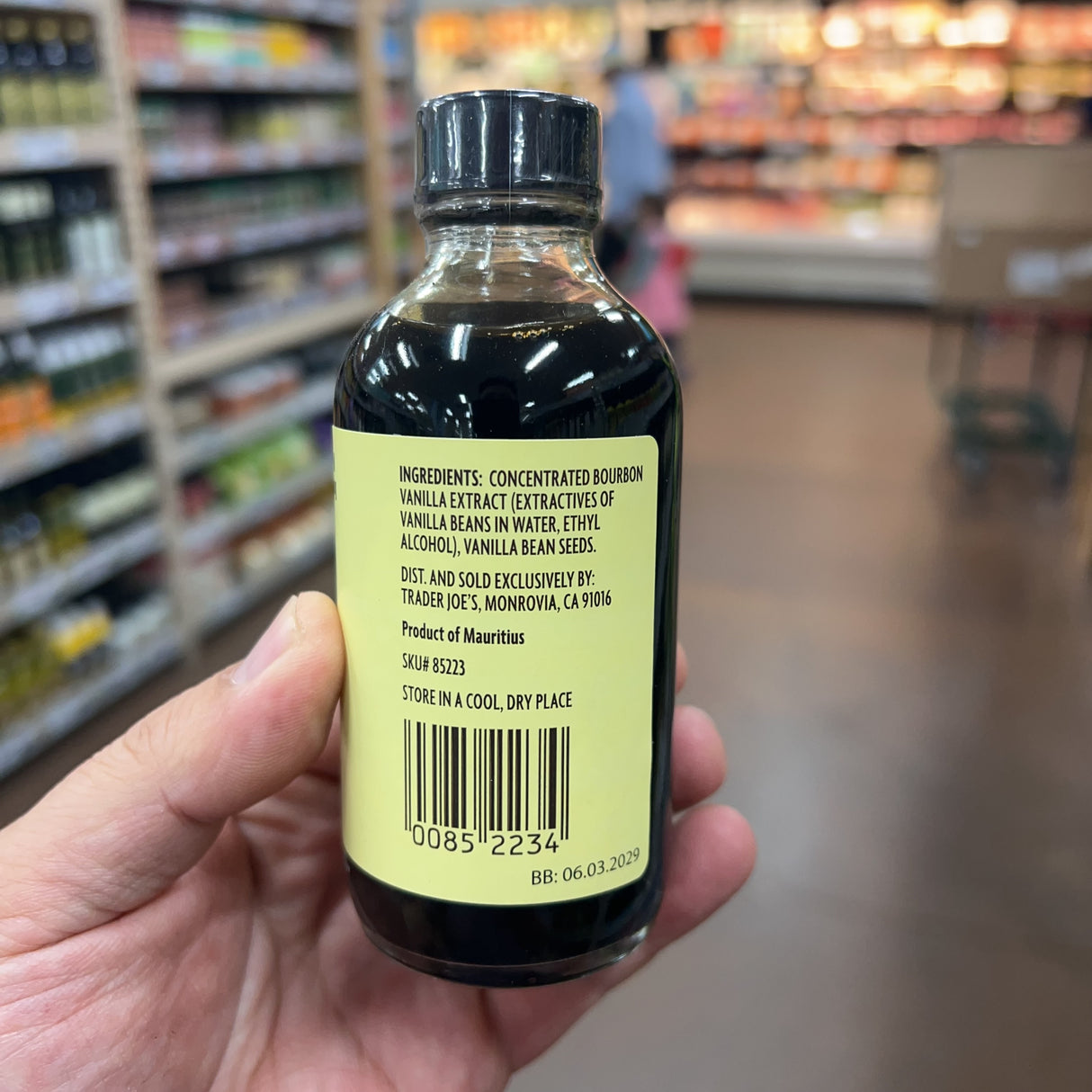 Trader Joe's Double Fold Bourbon Vanilla Extract with Vanilla Bean Seeds 4 fl oz product image 2
