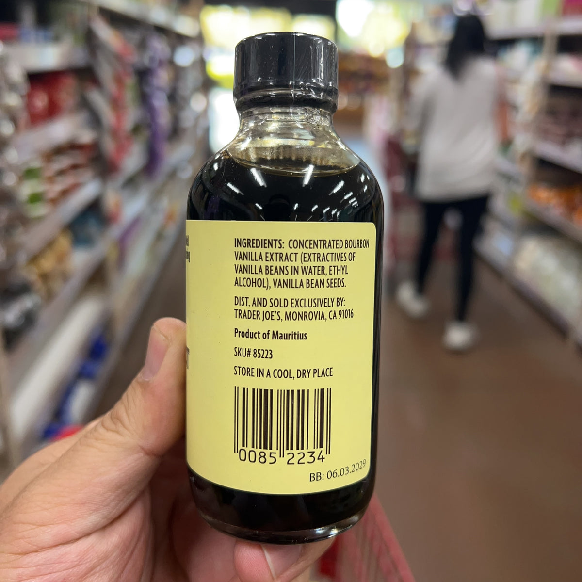 Trader Joe's Double Fold Bourbon Vanilla Extract with Vanilla Bean Seeds 4 fl oz product image 5
