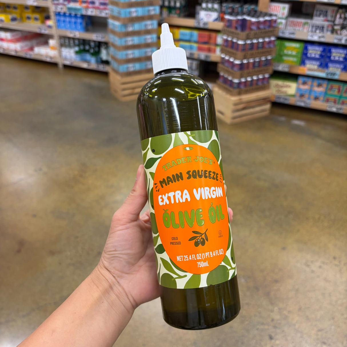 Trader Joe's Main Squeeze Extra Virgin Olive Oil, 25.4 fl oz (750mL)