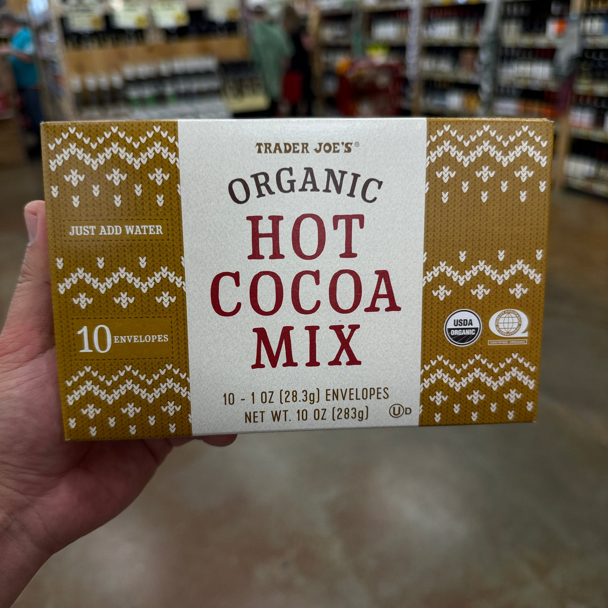Front of Trader Joe's Organic Hot Cocoa Mix box, 10 envelopes, 10 oz (283 g).