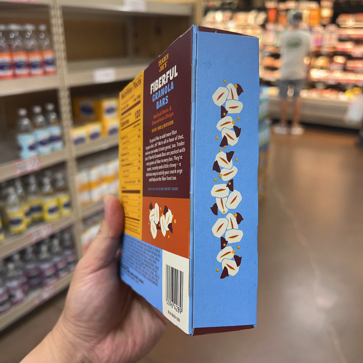Trader Joe's Fiberful Granola Bars Rolled Oats & Chocolate Chips 6.17 oz — product photo 5