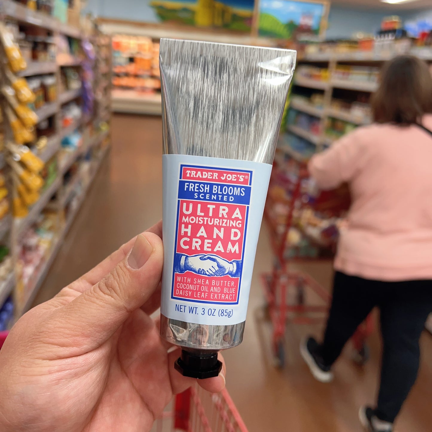 Trader Joe's Fresh Blooms Scented Ultra Moisturizing Hand Cream Net Wt. 3 oz (85g)