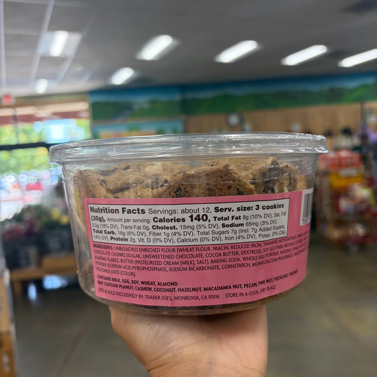 Trader Joe's Dark Chocolate Chunk and Almond Cookies 13 oz (369g)
