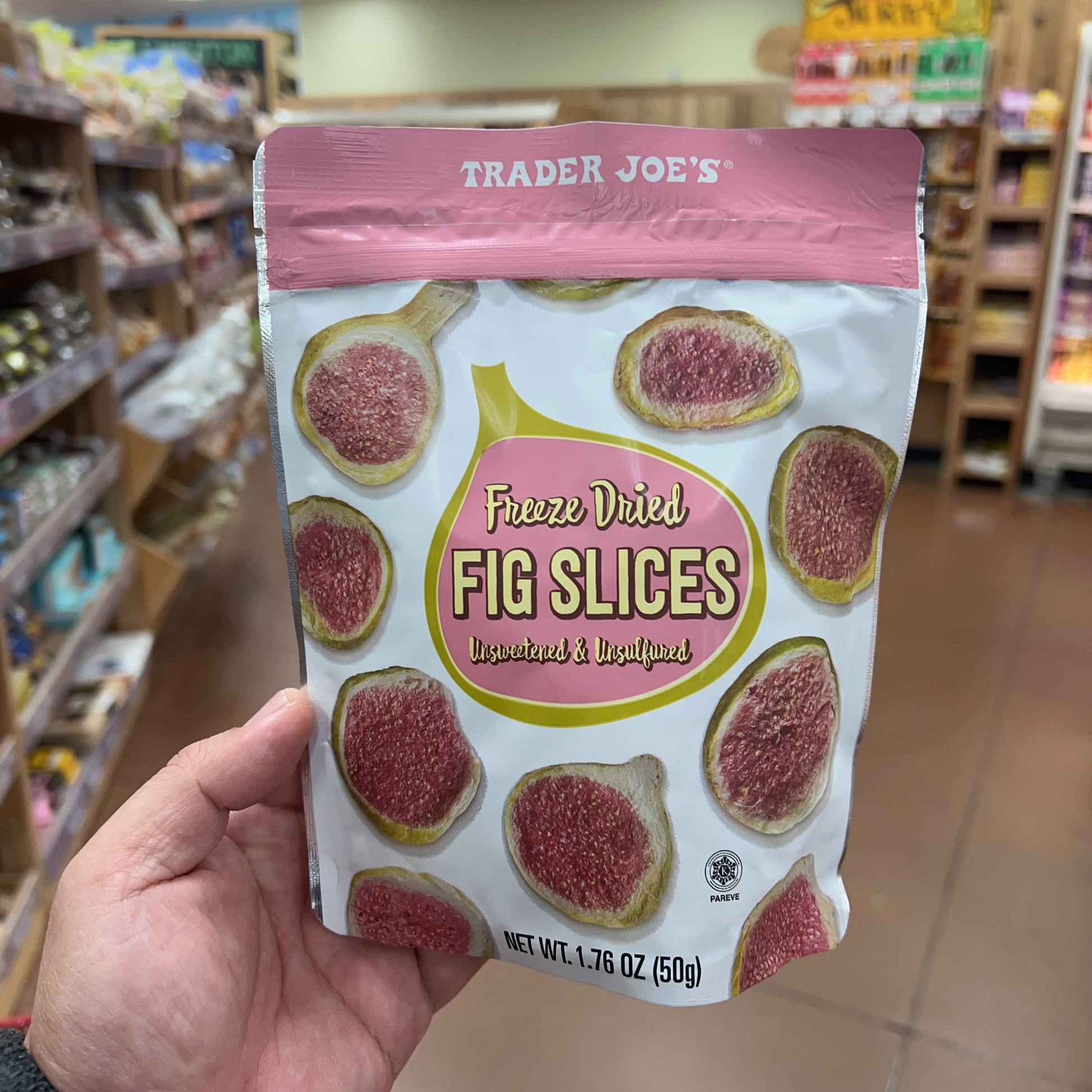 Trader Joe's Freeze Dried Fig Slices Unsweetened & Unsulfured • Net Wt. 1.76 oz (50g)