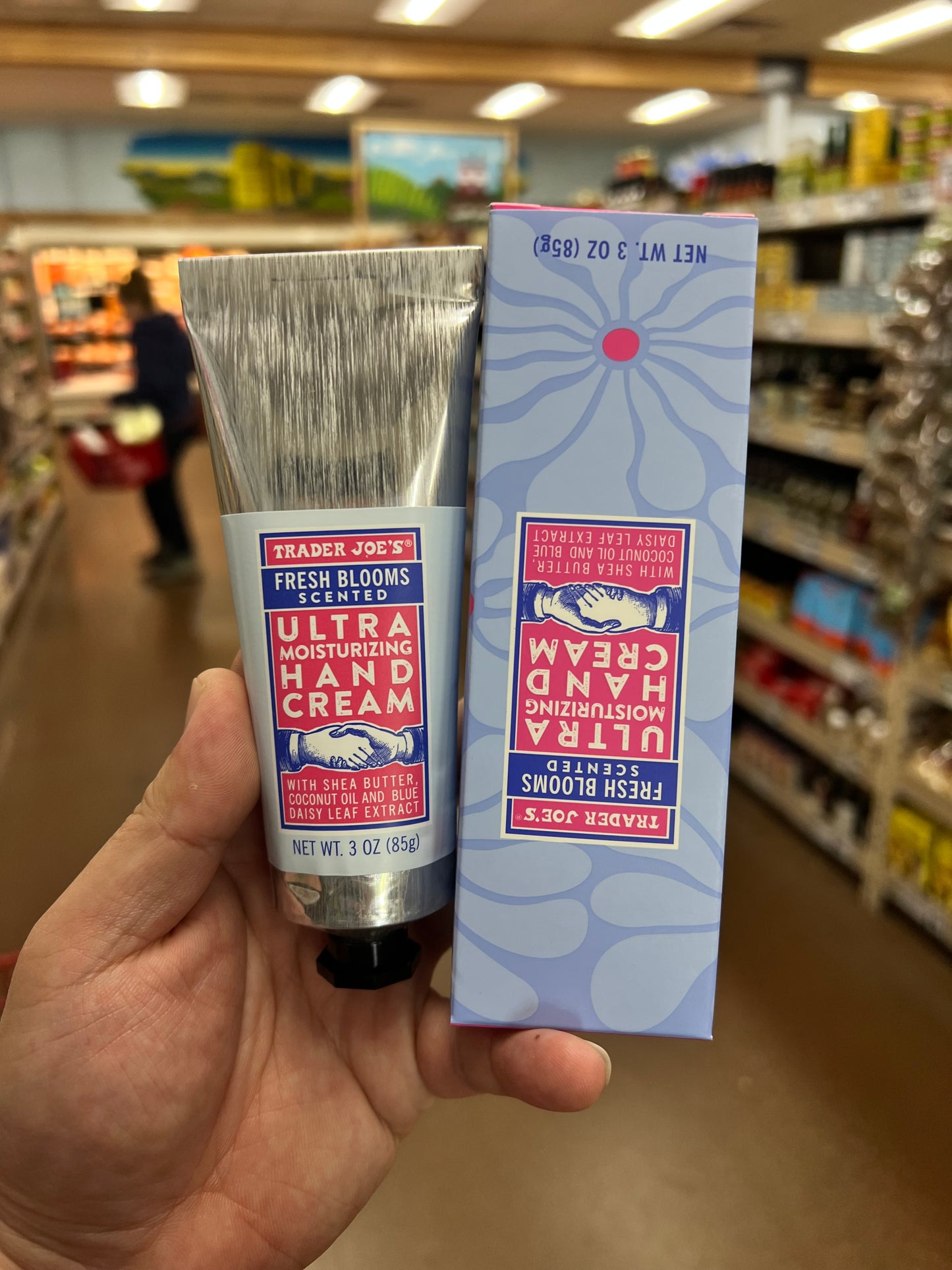 Trader Joe's Fresh Blooms Scented Ultra Moisturizing Hand Cream Net Wt. 3 oz (85g)
