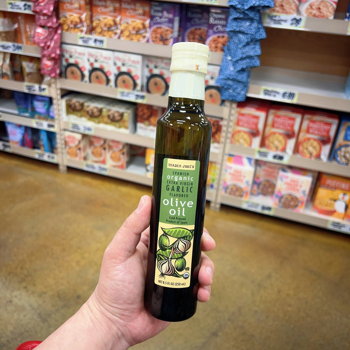 Trader Joe's Spanish Organic Extra Virgin Garlic Flavored Olive Oil Cold Pressed USDA Organic 8.5 fl oz