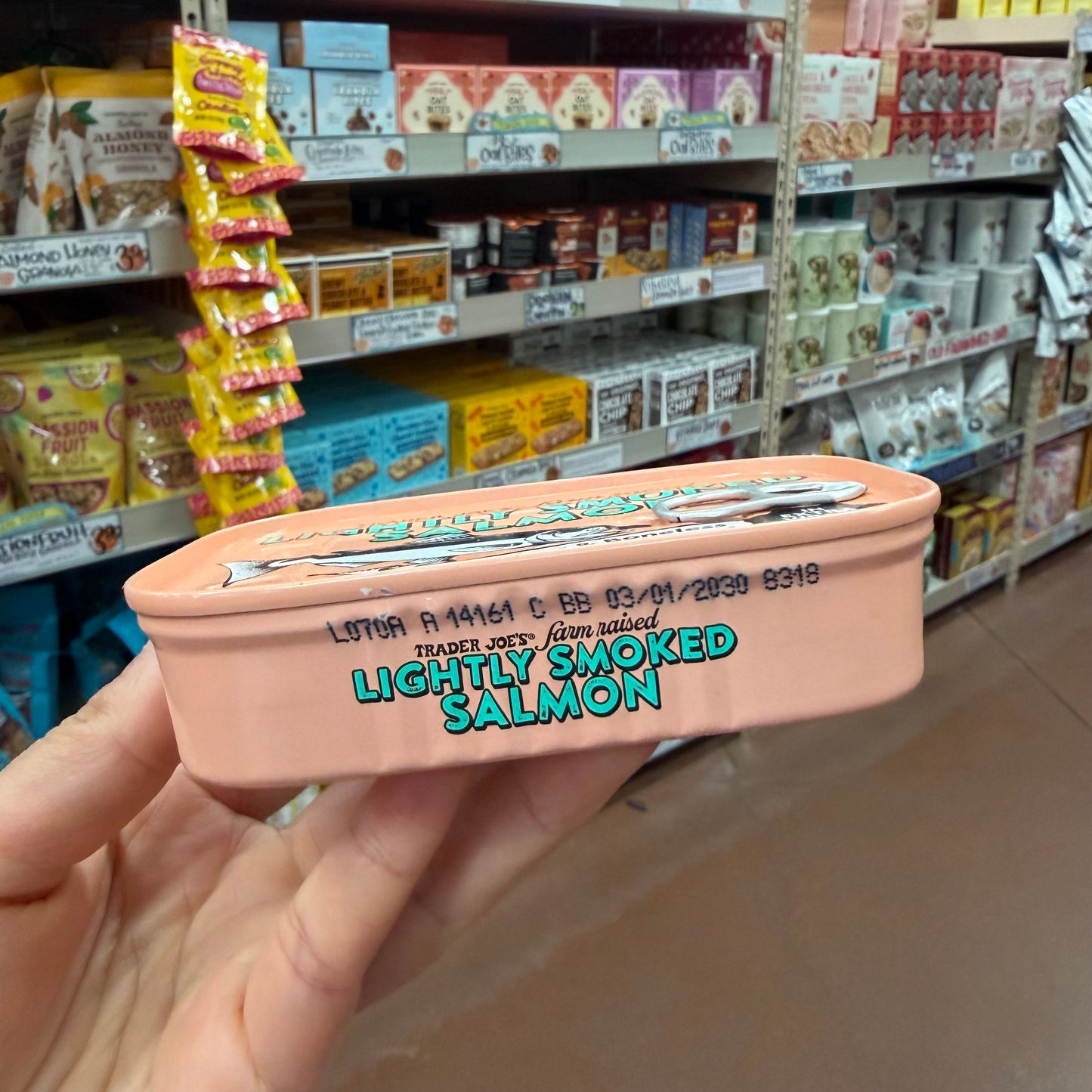 Trader Joe's Lightly Smoked Salmon in Extra Virgin Olive Oil 5 oz (145g)