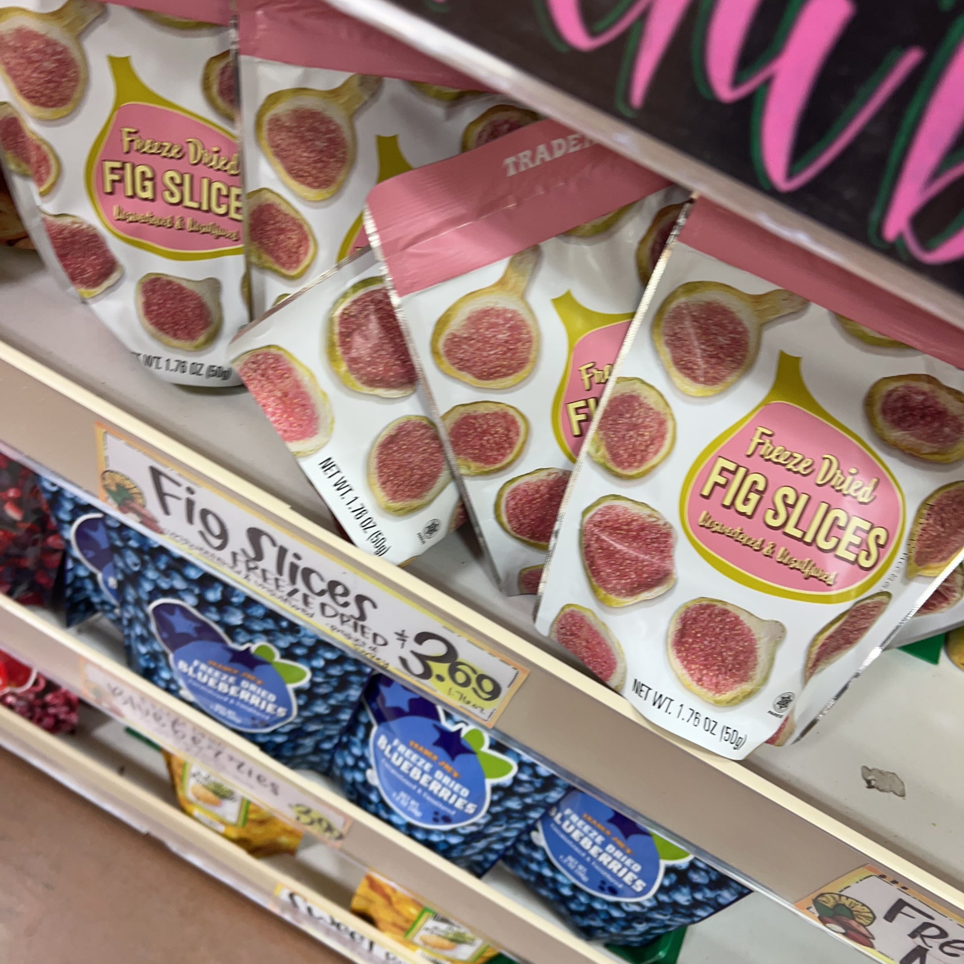 Trader Joe's Freeze Dried Fig Slices Unsweetened & Unsulfured • Net Wt. 1.76 oz (50g)