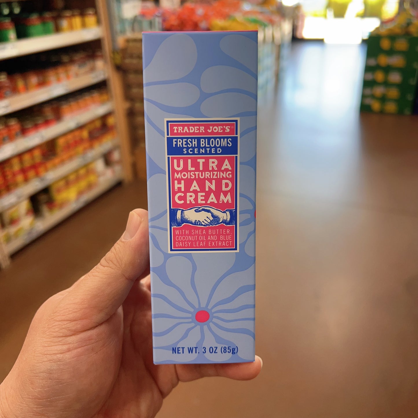 Trader Joe's Fresh Blooms Scented Ultra Moisturizing Hand Cream Net Wt. 3 oz (85g)