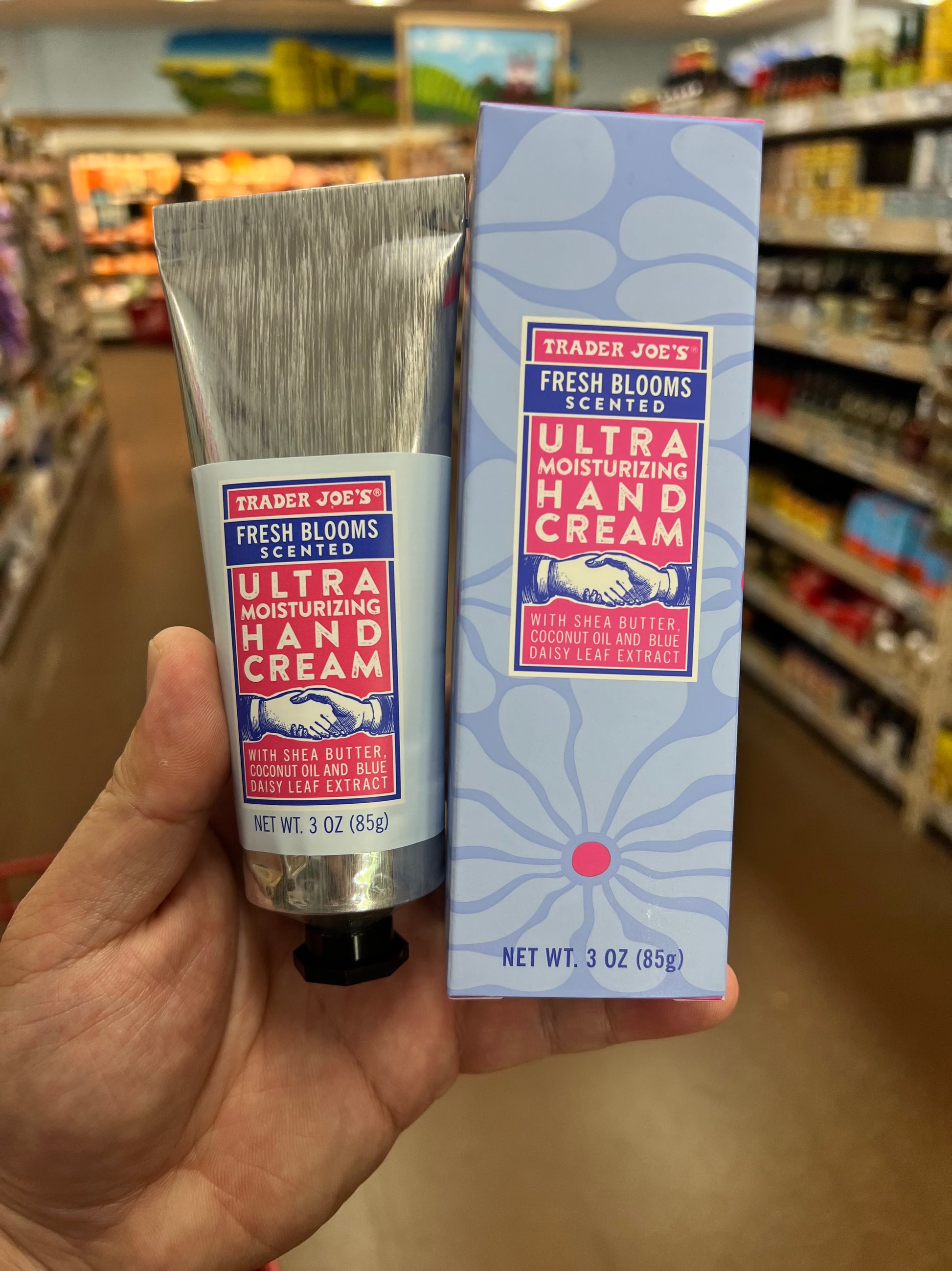 Trader Joe's Fresh Blooms Scented Ultra Moisturizing Hand Cream Net Wt. 3 oz (85g)