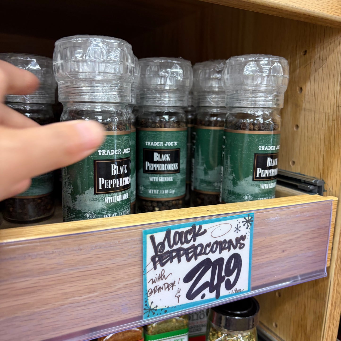 Trader Joe's Black Peppercorns with Grinder, 1.8 OZ (51g)