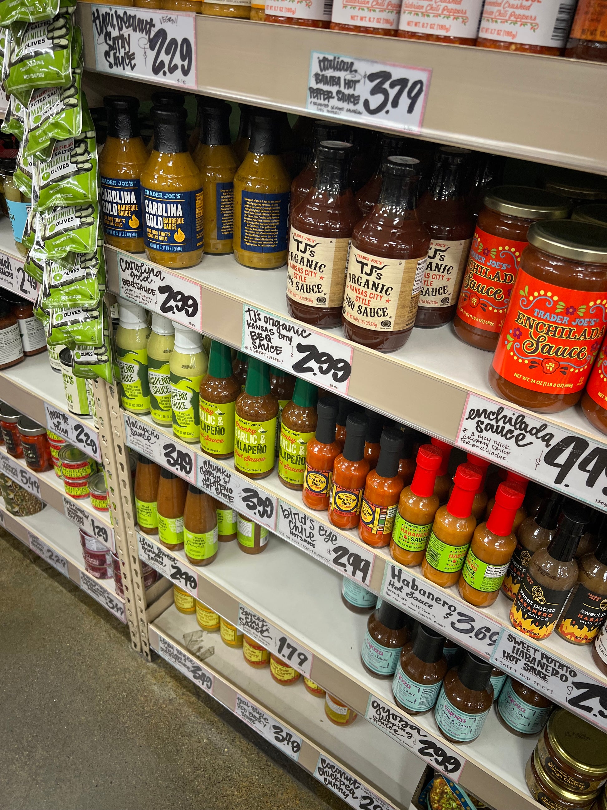 Trader Joe's Chunky Garlic & Jalapeño Hot Sauce 10oz Zero-Calorie Gilroy Garlic & Jalapeño Hot Sauce for Tacos, Eggs, Potatoes & Everyday Meals