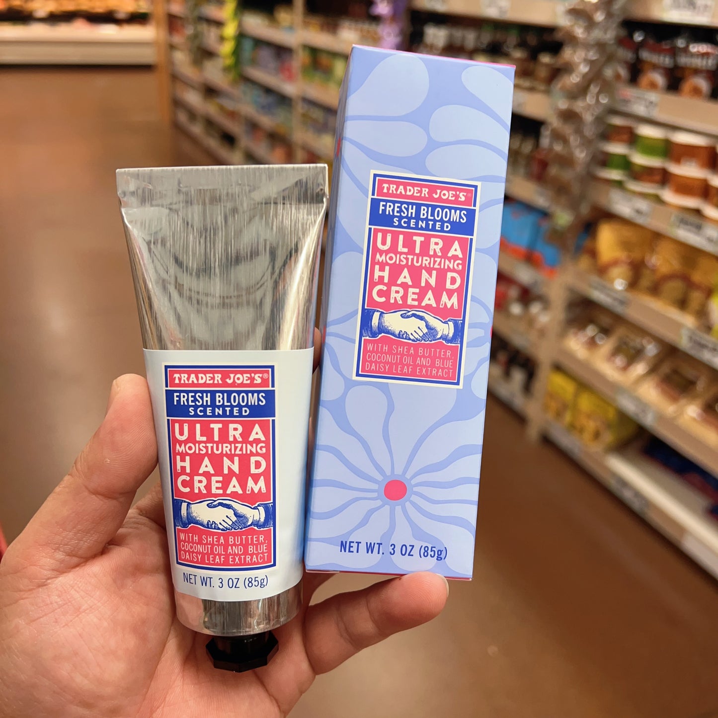 Trader Joe's Fresh Blooms Scented Ultra Moisturizing Hand Cream Net Wt. 3 oz (85g)