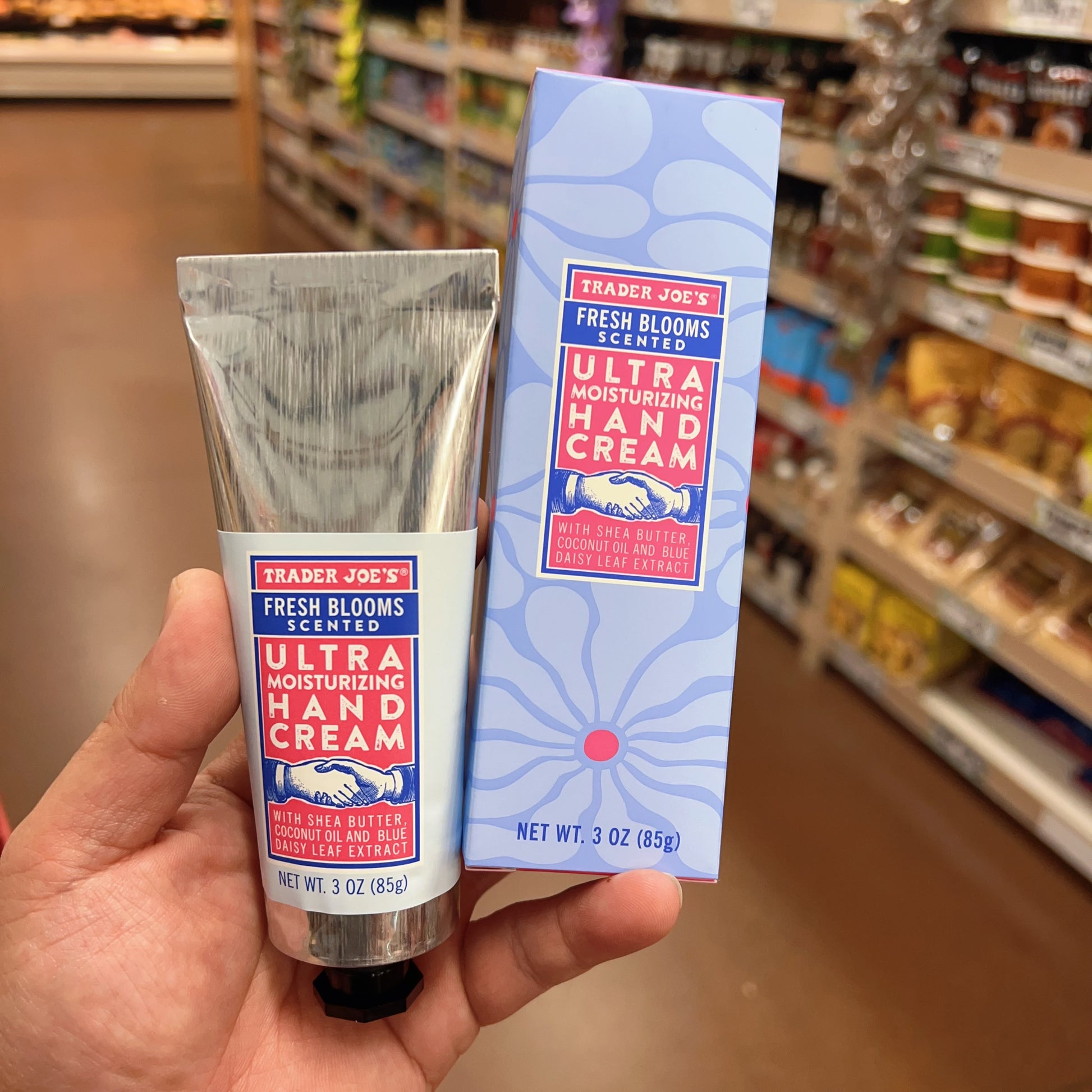 Trader Joe's Fresh Blooms Scented Ultra Moisturizing Hand Cream Net Wt. 3 oz (85g)