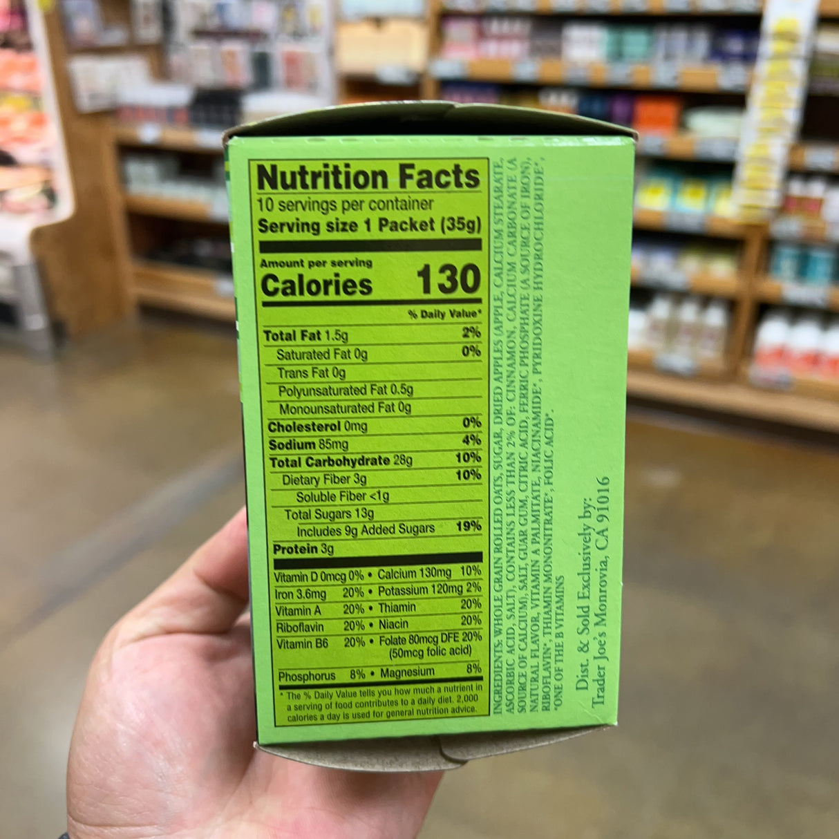 Trader Joe's Apples & Cinnamon Instant Oatmeal Naturally Flavored with Whole Grain Oats