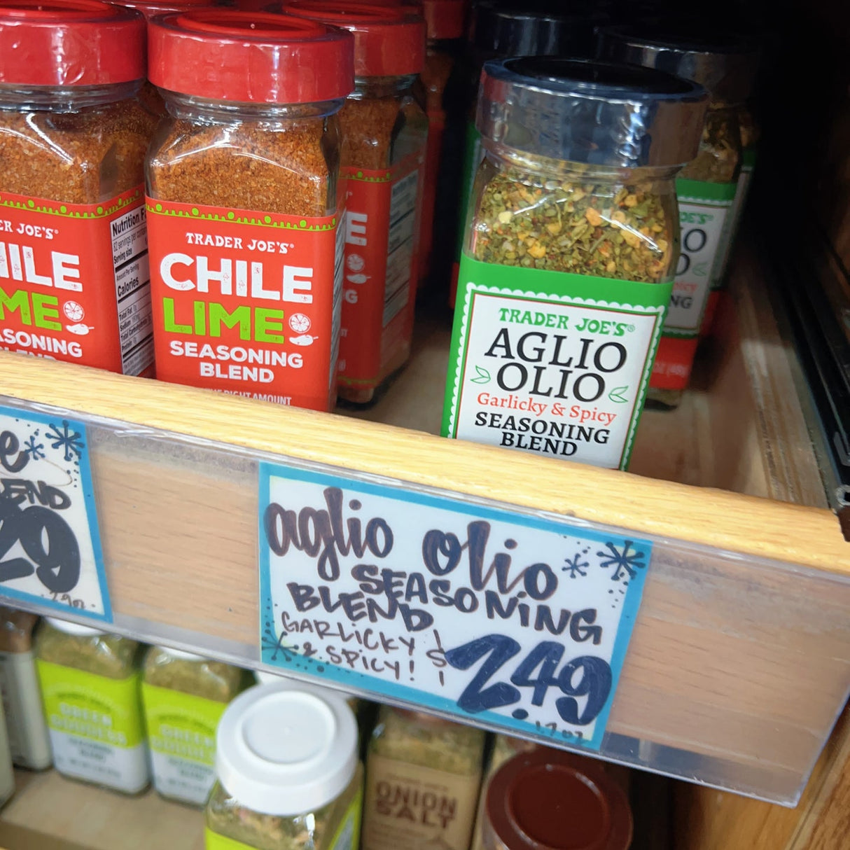 Trader Joe's Aglio Olio Garlicky & Spicy Seasoning Blend 1.7 oz
