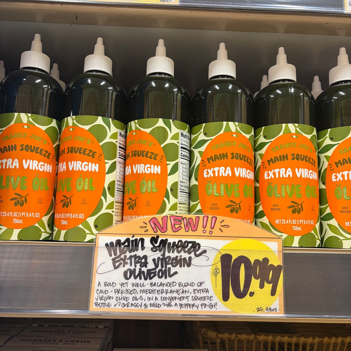 Trader Joe's Main Squeeze Extra Virgin Olive Oil, 25.4 fl oz (750mL)