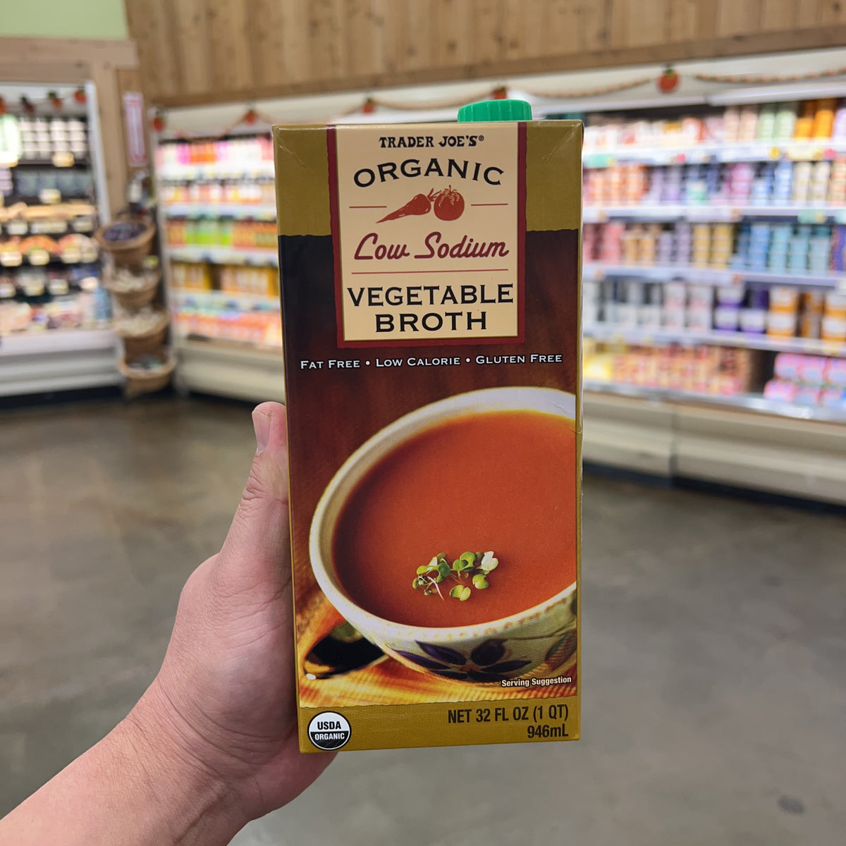 Trader Joe's Organic Low Sodium Vegetable Broth 32 fl oz — product image 1