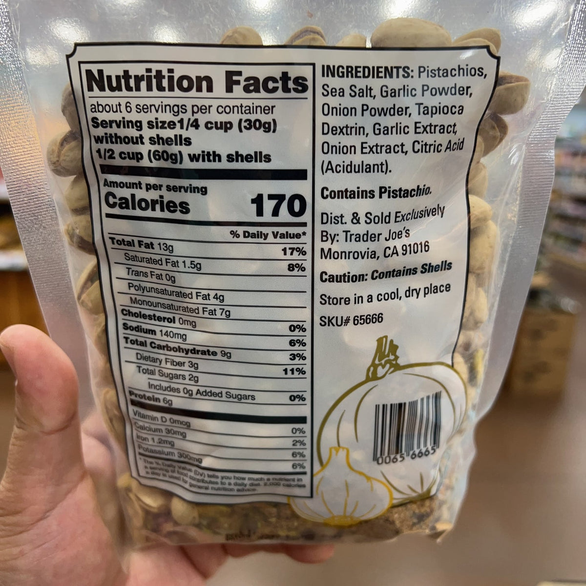Trader Joe's Garlic and Onion Pistachios 13 oz — product photo 3