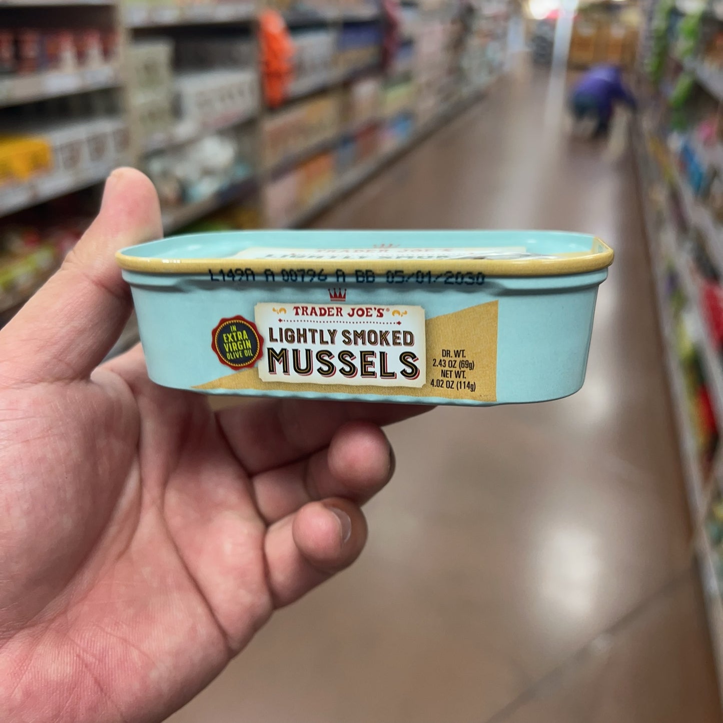 Trader Joe's Lightly Smoked Mussels tin side showing net and drained weights